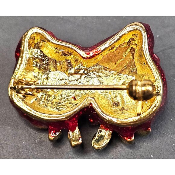 Vintage Red Enamel Strawberry Brooch With Green Leaves Lapel Scarf Pin - Picture 8 of 10